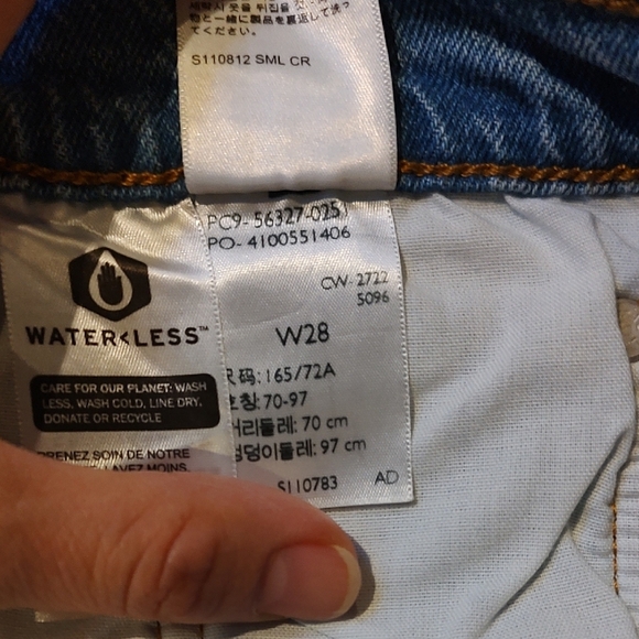 Levi's Women's Light Blue Frayed Denim Shorts - Picture 7 of 7